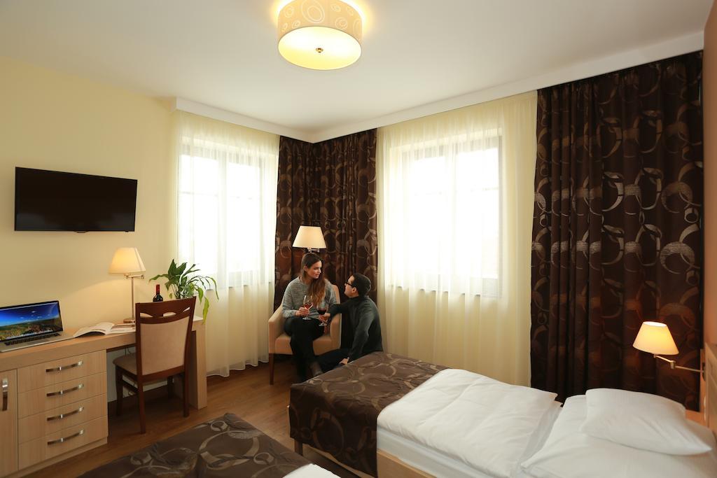 Tiffan'S Pinceszet Es Panzio Hotel วิลานี ห้อง รูปภาพ