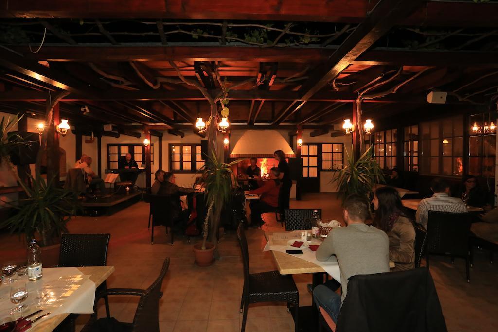 Tiffan'S Pinceszet Es Panzio Hotel วิลานี ภายนอก รูปภาพ